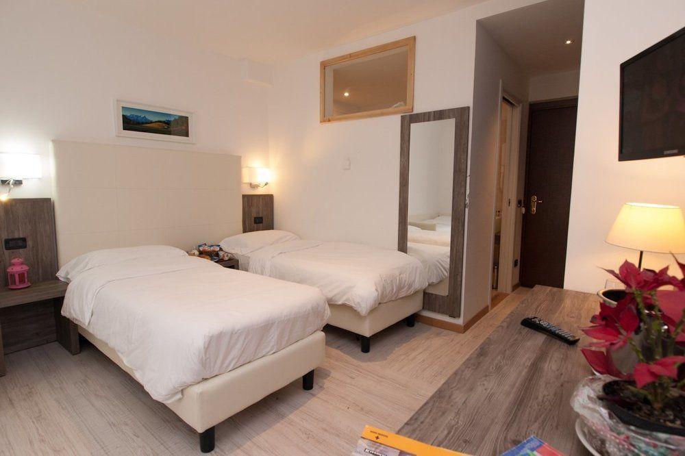 Hotel Le Soleil Challand-Saint-Anselme Kültér fotó
