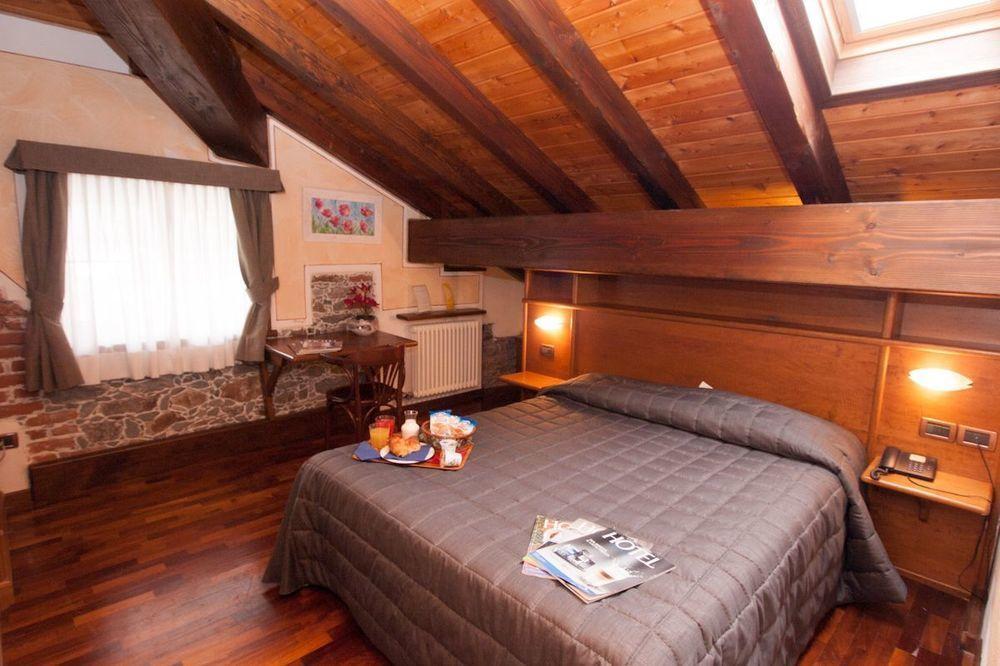 Hotel Le Soleil Challand-Saint-Anselme Kültér fotó